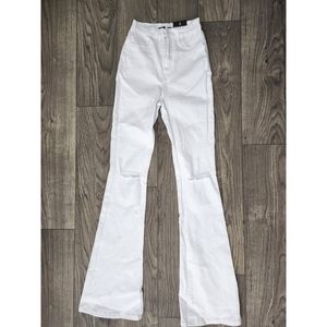 Fashion Nova women's mid-rise ripped flare jeans, size 5 color white